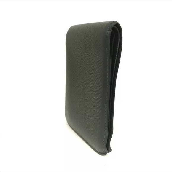 Green Louis Vuitton Taiga Porte Feuille Multiple Bifold Wallet/authentic unisex - Picture 5 of 8